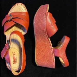 NWOT Born Leather Platform Sandals Size 6/36.5 Fits more like a 6.5 New w/o Box